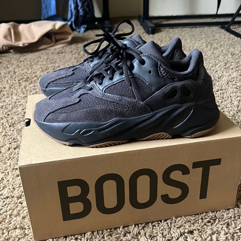 adidas Yeezy Boost 700